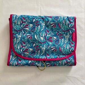 Lilly Pulitzer for Target- Toiletry Hanging bag!
Perfect for College or Travel!